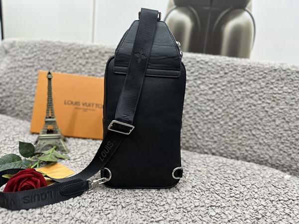 ルイヴィトンバッグ背面デザイン